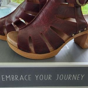 Dansko platform sandals size 40 like new
